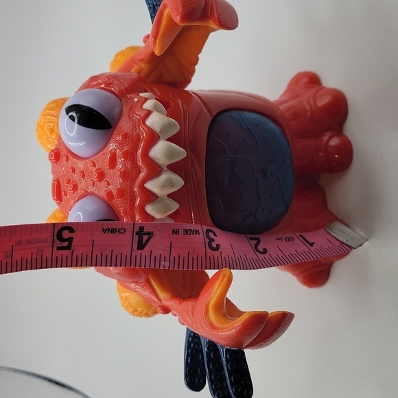 IMAGINEXT 2008 RED SPACE ALIEN EATING MONSTER 5" FIGURE TOY - Picture 8 of 10